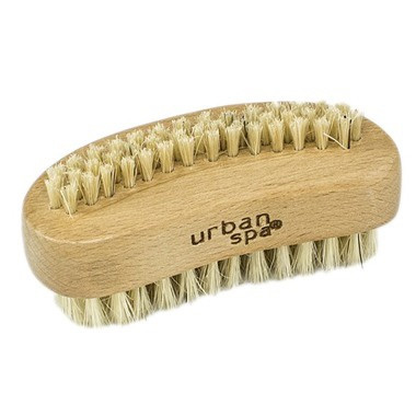 The elegant curve of this classic nail brush sits perfectly in the palm of your hand to clean around and under your nails and exfoliate overgrown cuticles. Best used on damp skin.