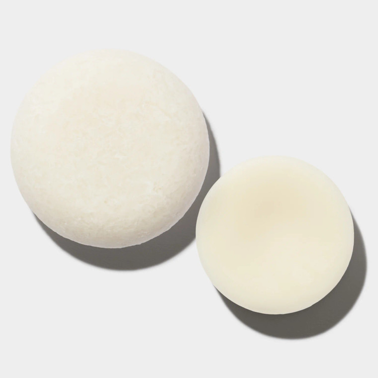 Simply formulated with moisturizing coconut oil and cocoa butter to promote silky, soft hair, while adding elasticity and suppleness to your strands. These bars are scent-free and perfect for those who are sensitive to fragrances, but are still after head-turning results, on and off the slopes.