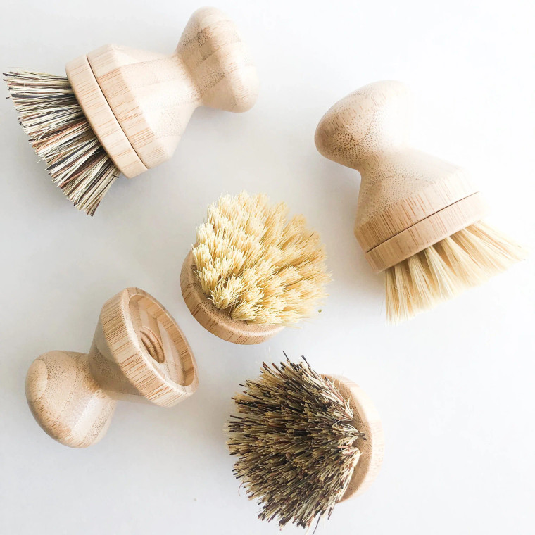 Say goodbye to yucky yellow sponges and plastic scrubbing pads and say hello to this nifty plastic-free dish brush with a replaceable head!
