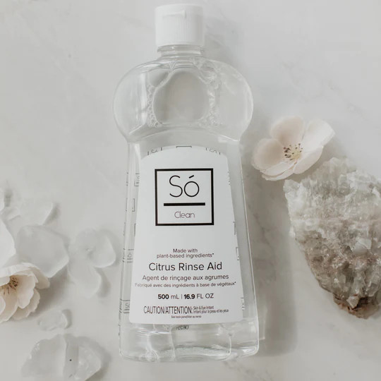 Só Clean - Citrus Rinse Aid is as great for the environment as it is for your automatic dishwasher and will help make your clean dishes shine brighter than ever. Keep your glassware and cutlery free from water spots, mineral deposits and unwanted residue without the use of harsh chemicals.