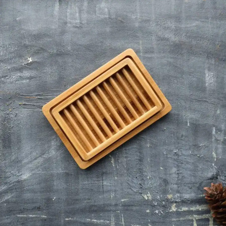 Our eco-friendly soap dish is made from 100% natural bamboo and provides a minimalist and stylish solution for storing your essential bar products and sponges. Our unique soap holder design effectively collects water and soap residue, keeping your countertops and bathtub ledges dry and clean.