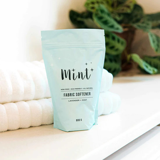 Fabric softener is used to help protect your laundry by keeping clothes brighter and reducing odours, stains, static cling, as well as maintaining elasticity.  It can also be used to deodorize and helps keep your washing machine clean. Infused with lavender and mint Essential Oils leaving your laundry smelling fresh and clean.