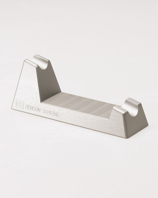 This stand is machined from 6061-T651 aluminum plate and is designed to fit your Henson razor perfectly. The razor will rest at an angle that allows for optimal drying between uses, so you can rest assured that your razor will always be in tip-top shape.