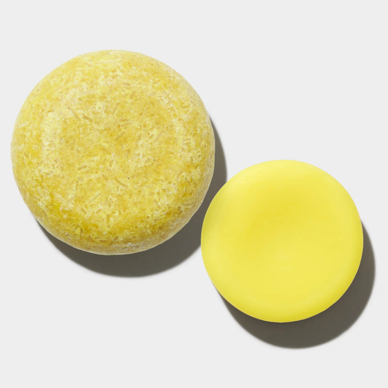 Powered by a unique blend of soothing calendula, calming scalp conditions and protecting against cell-damaging free radicals, and the protective properties of quinoa, improving the hairs’ moisture retention ability for smoother hair (often with one use!).