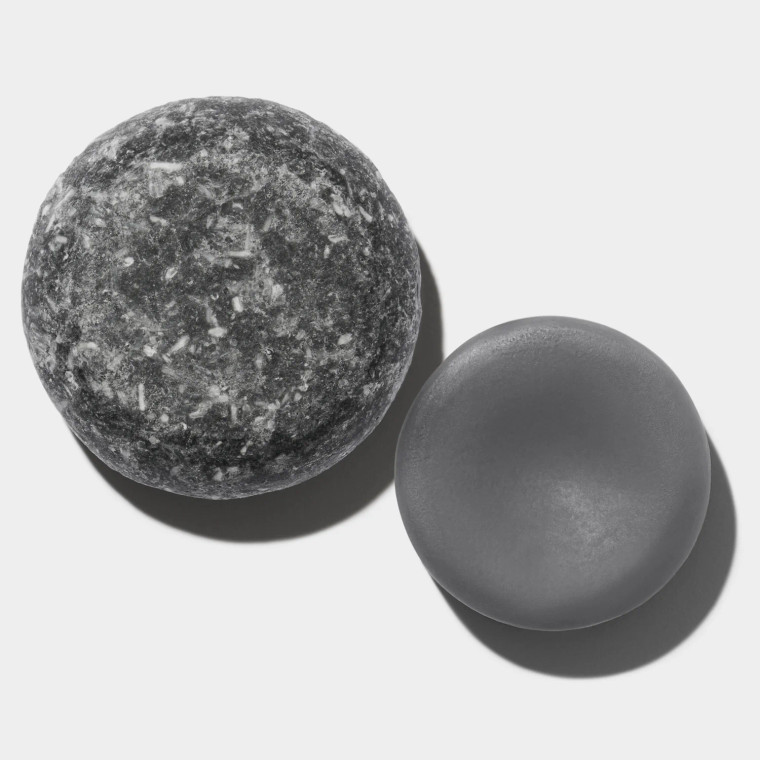 The cleansing power of activated charcoal works to gently remove build-up that can lead to brassiness for blonde and gray hair, or that “weighed-down” feeling, while nutrient-rich aloe vera, rejuvenates the hair improving elasticity and banishing breakage.
