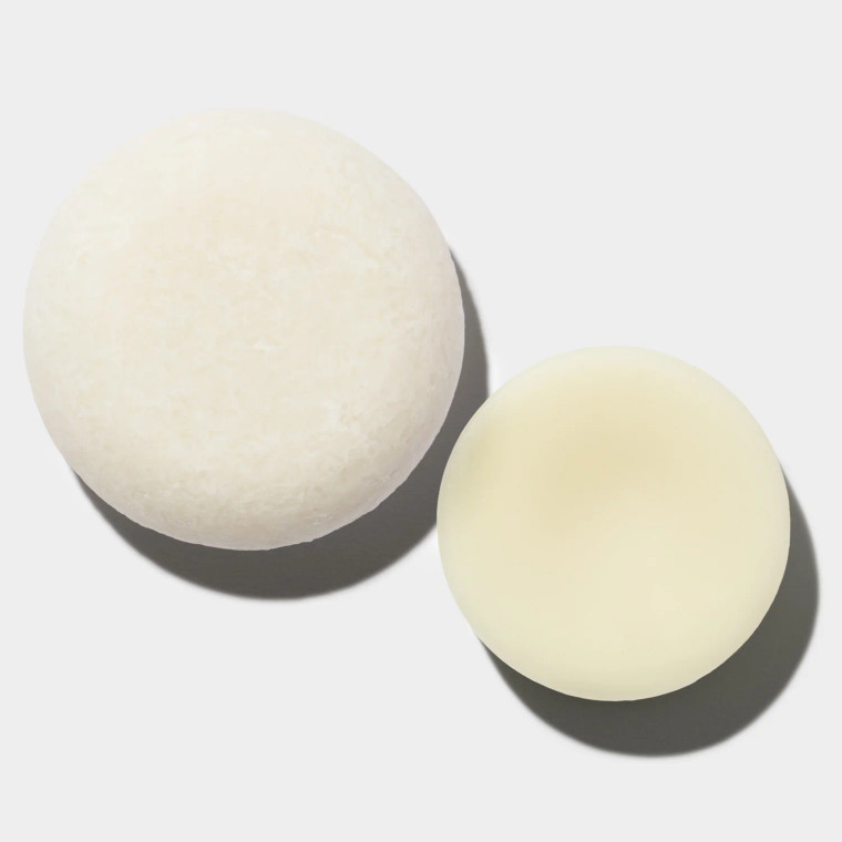 Expertly combining; vitamin B-rich colloidal oatmeal, delivering serious moisture and shine, along with vitamin C-rich amla oil, used in Ayurvedic medicine to improve scalp and follicle condition, these bars support hair right down to the root.