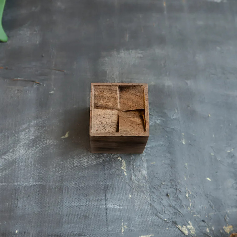 Switch to a zero waste Wooden Essential Oil Diffuser to clear the air, boost immunity, and restore calmness! It’s compact size makes it the perfect travel diffuser that naturally absorbs and diffuses eco friendly essential oils and aromas without water or electricity.