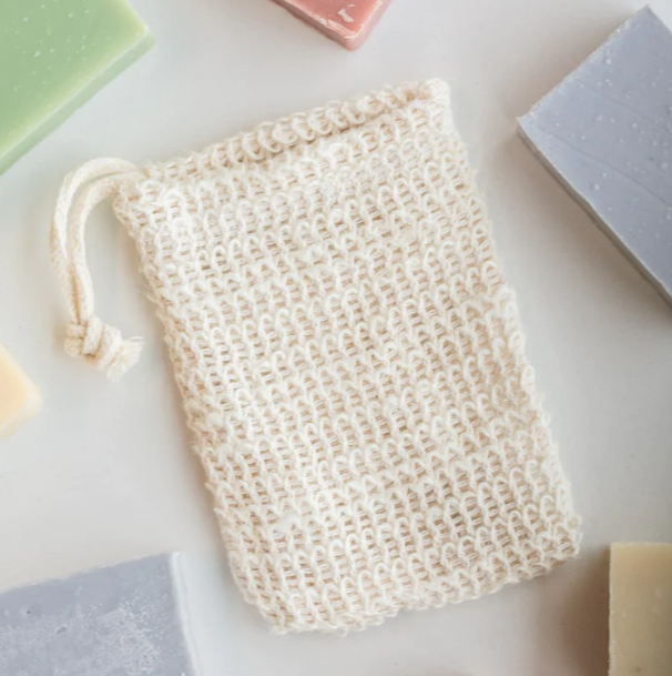 This sisal soap bag provides just the right amount of scrubbing on the body. It is a medium-soft fiber woven bag that is suitable for daily exfoliation of the body.